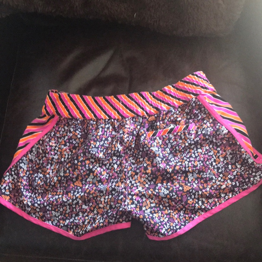 Volcom Board Shorts - Picture 3 of 4